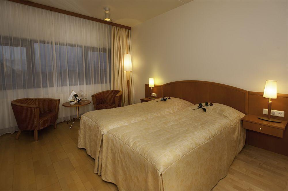 Hotel Селфос Екстериор снимка